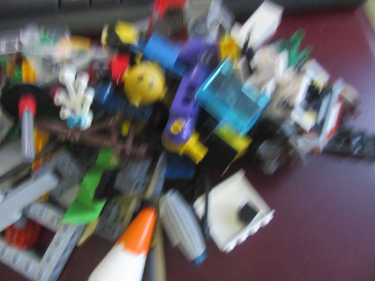 LEGO PARTS FROM PREVIOUSLY ASSEMBLED ITEMS - AS PER SCAN - 400 g -BID PER TWO GRAMS - LE5