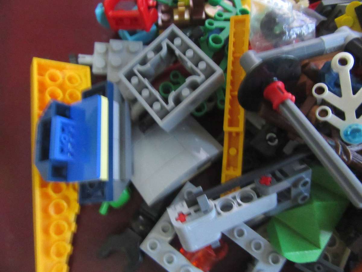 LEGO PARTS FROM PREVIOUSLY ASSEMBLED ITEMS - AS PER SCAN - 400 g -BID PER TWO GRAMS - LE5