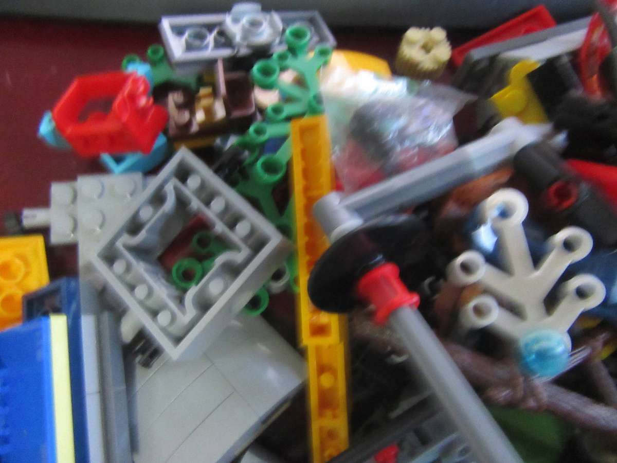 LEGO PARTS FROM PREVIOUSLY ASSEMBLED ITEMS - AS PER SCAN - 400 g -BID PER TWO GRAMS - LE5