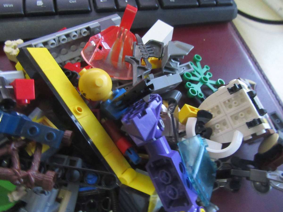 LEGO PARTS FROM PREVIOUSLY ASSEMBLED ITEMS - AS PER SCAN - 400 g -BID PER TWO GRAMS - LE5