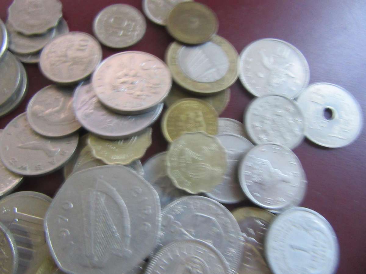 GOOD START FOR THE BEGINNER -350ASSORTED INTERNATIONAL COINS - AS PER SCAN - BID PER ITEM -LOT7