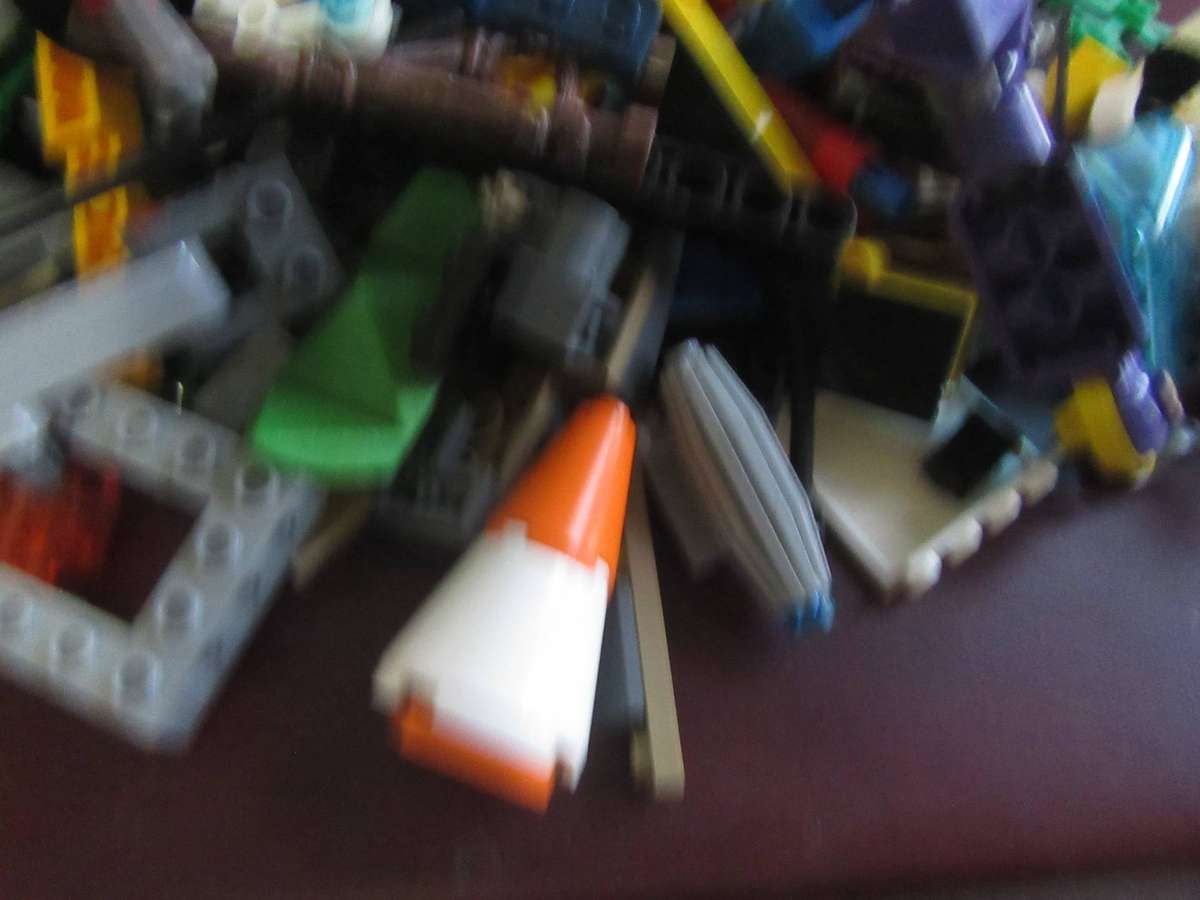 LEGO PARTS FROM PREVIOUSLY ASSEMBLED ITEMS - AS PER SCAN - 400 g -BID PER TWO GRAMS - LE5