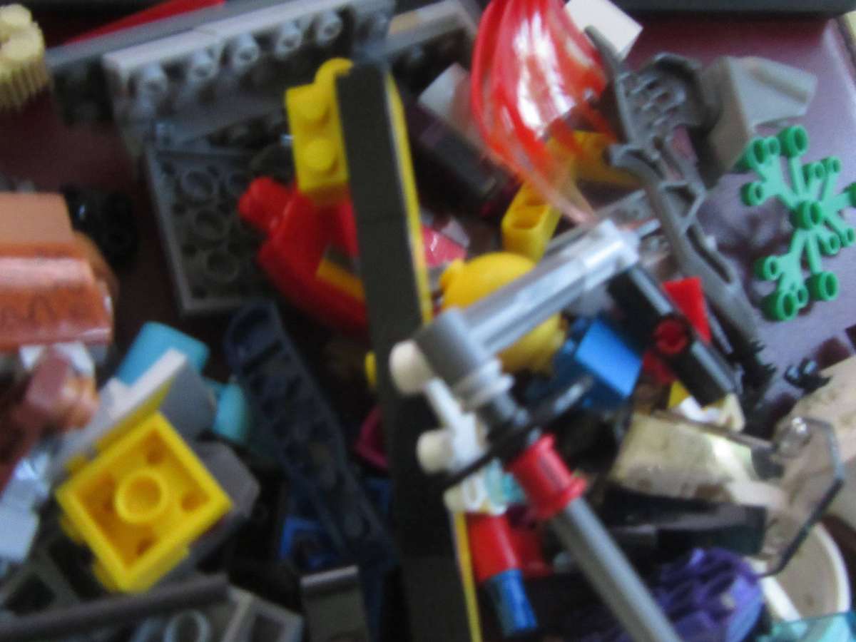 LEGO PARTS FROM PREVIOUSLY ASSEMBLED ITEMS - AS PER SCAN - 400 g -BID PER TWO GRAMS - LE5