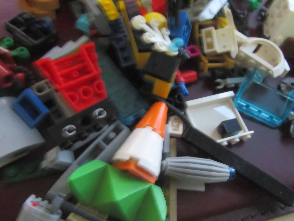 LEGO PARTS FROM PREVIOUSLY ASSEMBLED ITEMS - AS PER SCAN - 400 g -BID PER TWO GRAMS - LE5