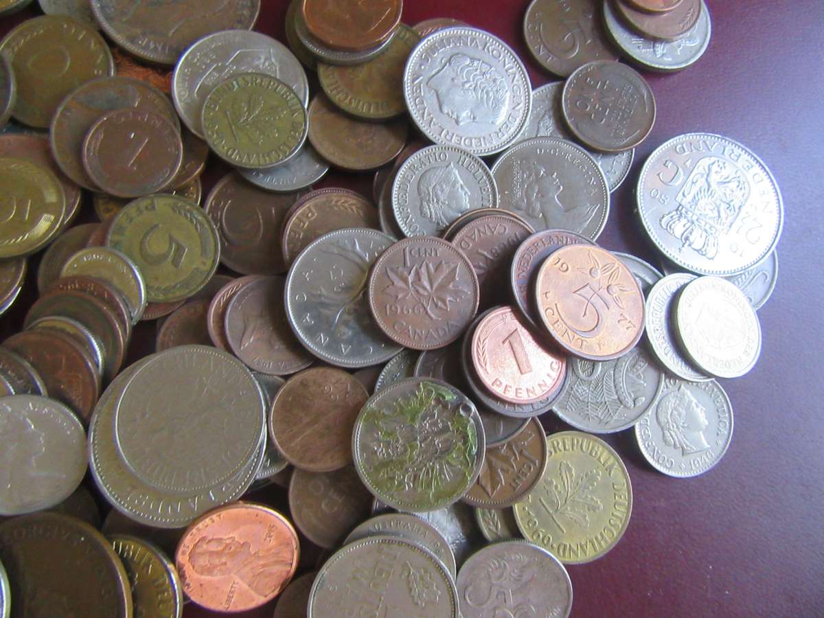 GOOD START FOR THE BEGINNER 225 INTERNATIONAL COINS - AS PER SCAN - BID PER ITEM