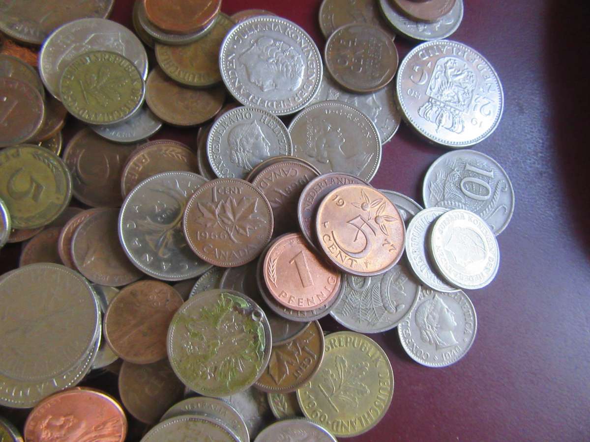 GOOD START FOR THE BEGINNER 225 INTERNATIONAL COINS - AS PER SCAN - BID PER ITEM