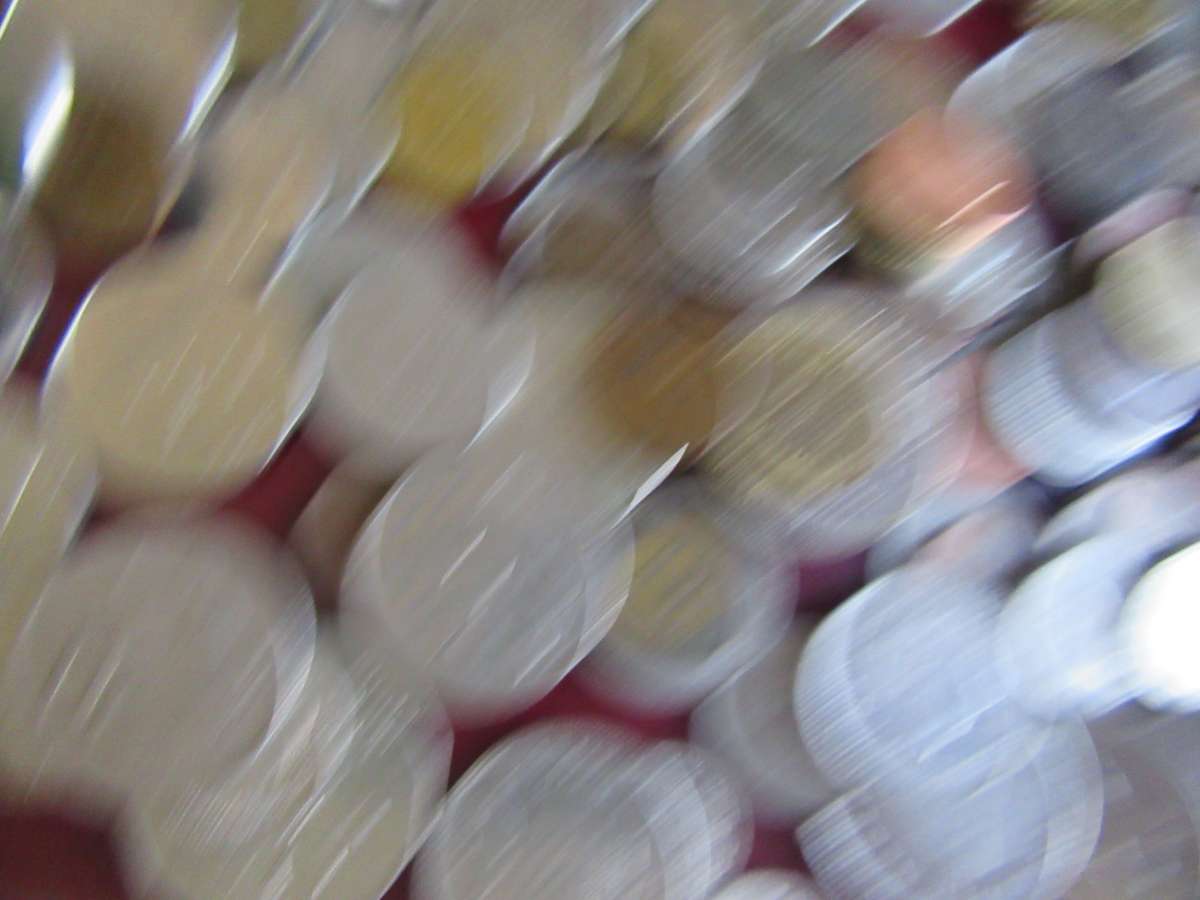 GOOD START FOR THE BEGINNER 225 INTERNATIONAL COINS - AS PER SCAN - BID PER ITEM