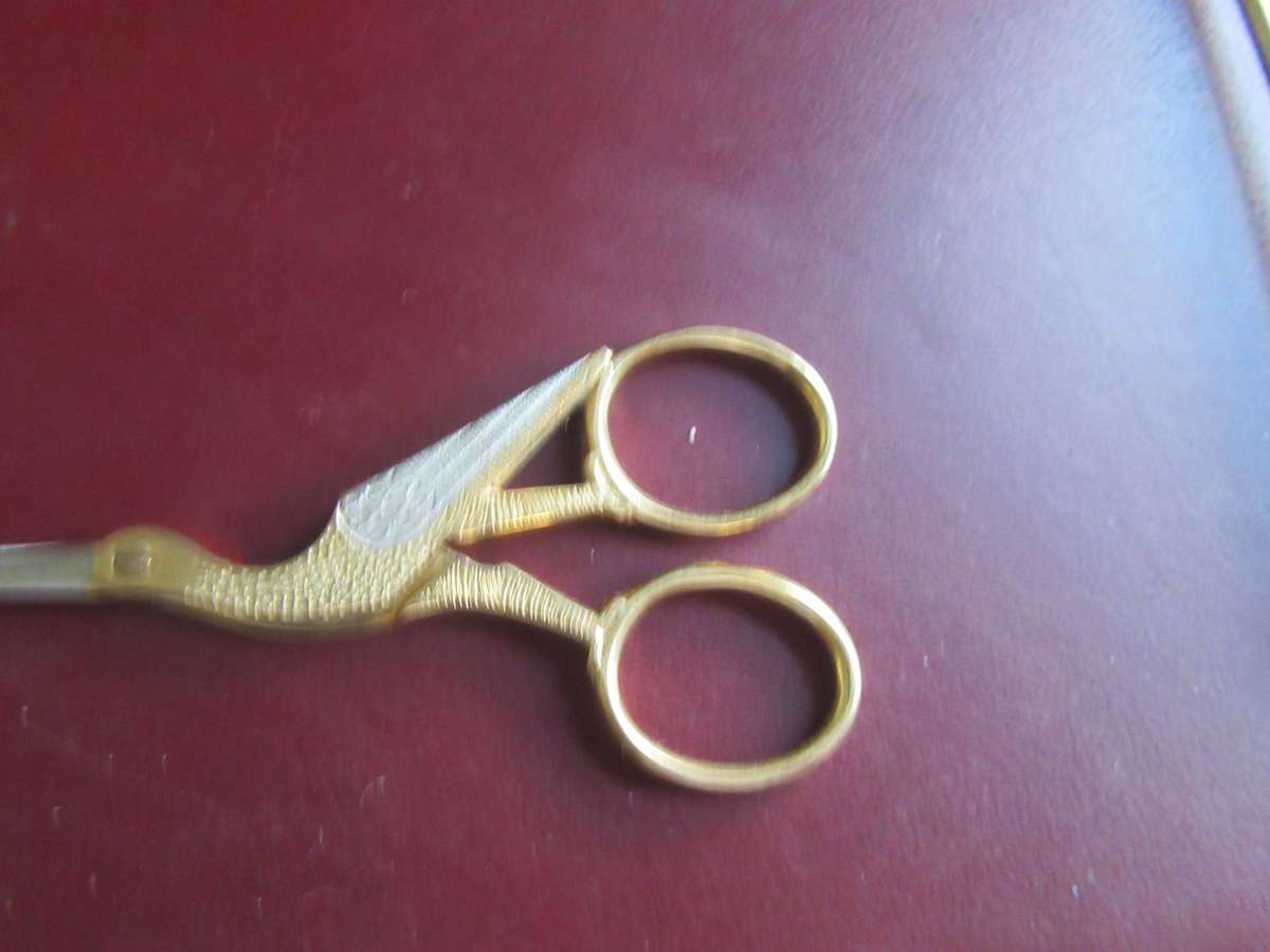 BEAUTIFULSMALL EMBROIDERY/TAILOR SCISSORS/ GERMANY - AS PER SCAN - DR