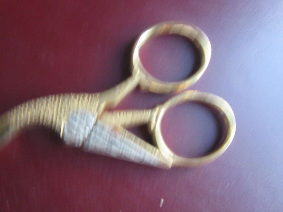 BEAUTIFULSMALL EMBROIDERY/TAILOR SCISSORS/ GERMANY - AS PER SCAN - DR