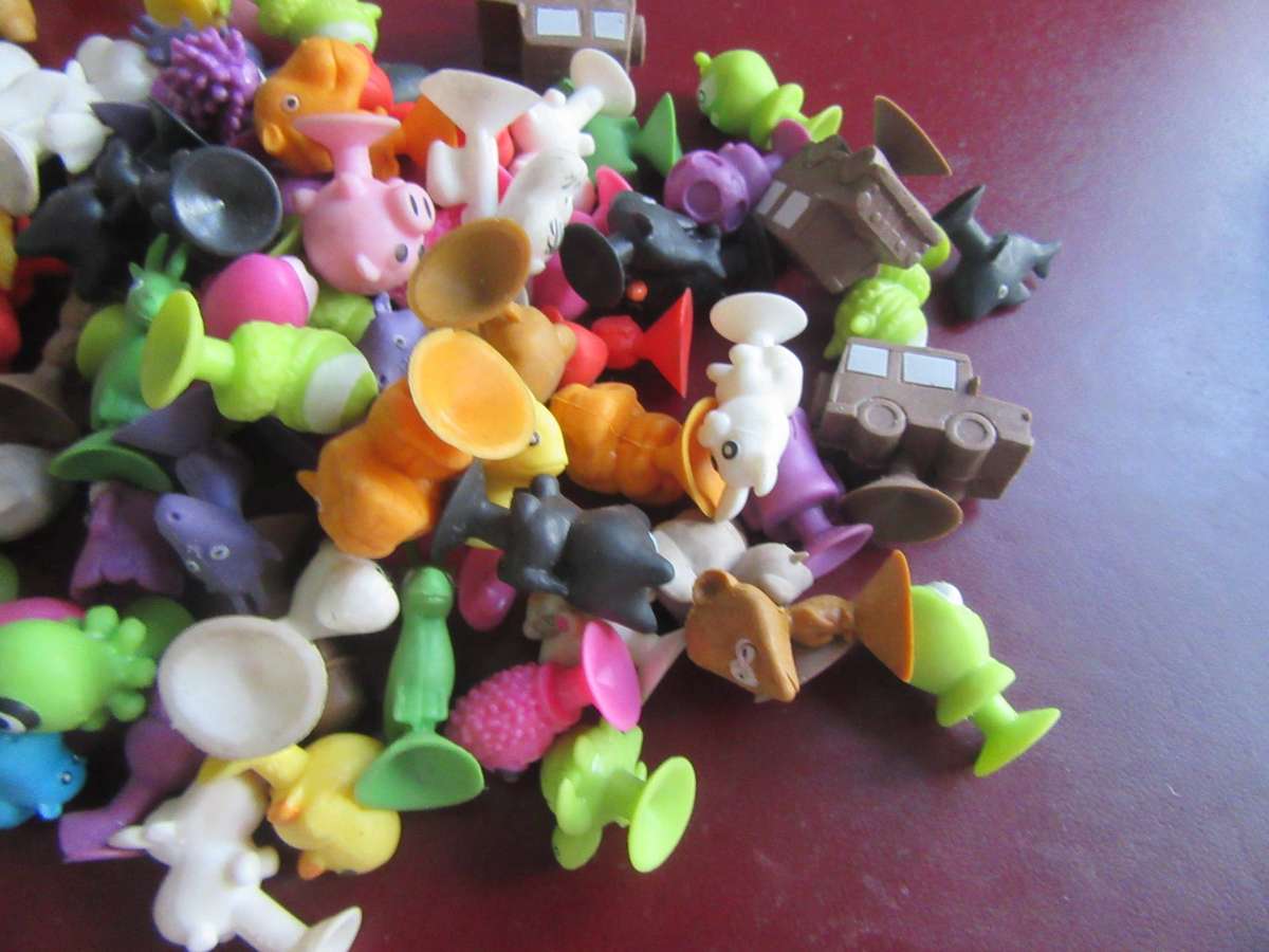 76 OLD STIKEEZ FIGURESINCL. DUPLICATIONS - AS PER SCAN - BID PER ITEM