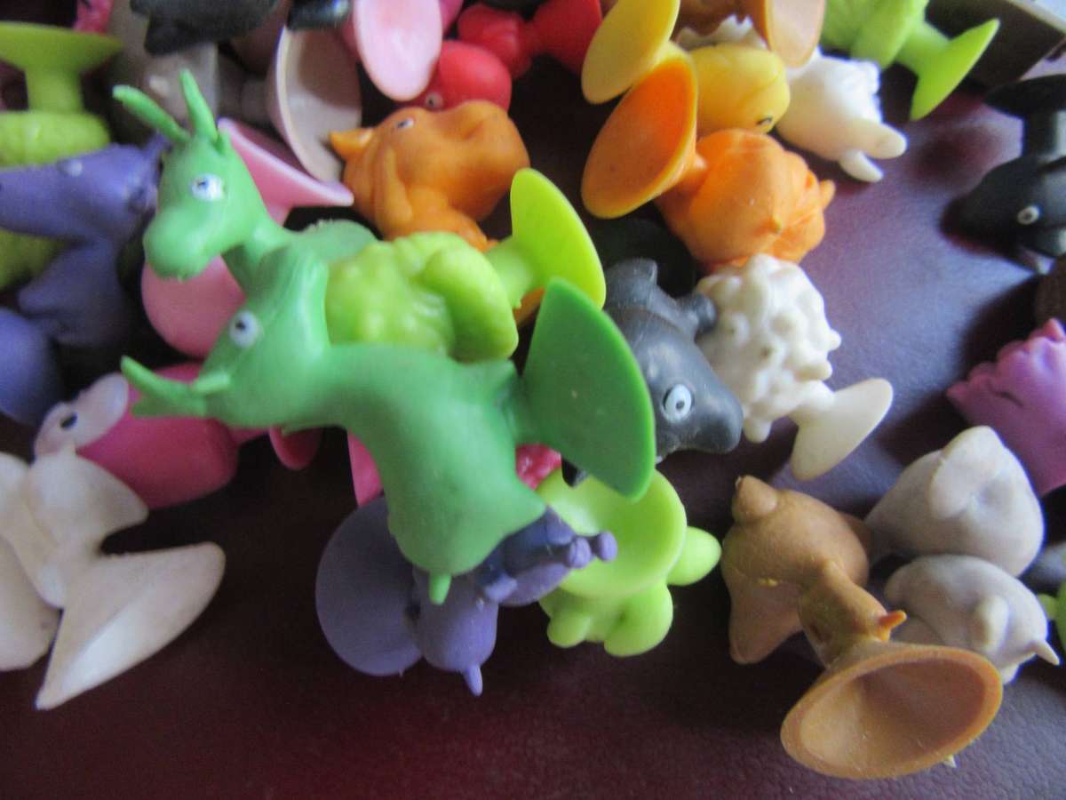 76 OLD STIKEEZ FIGURESINCL. DUPLICATIONS - AS PER SCAN - BID PER ITEM