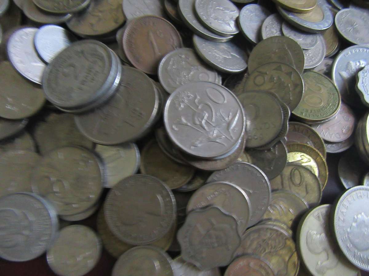 550 World coins incl. RSA coins - as per scan -BID PER COIN - LOT10