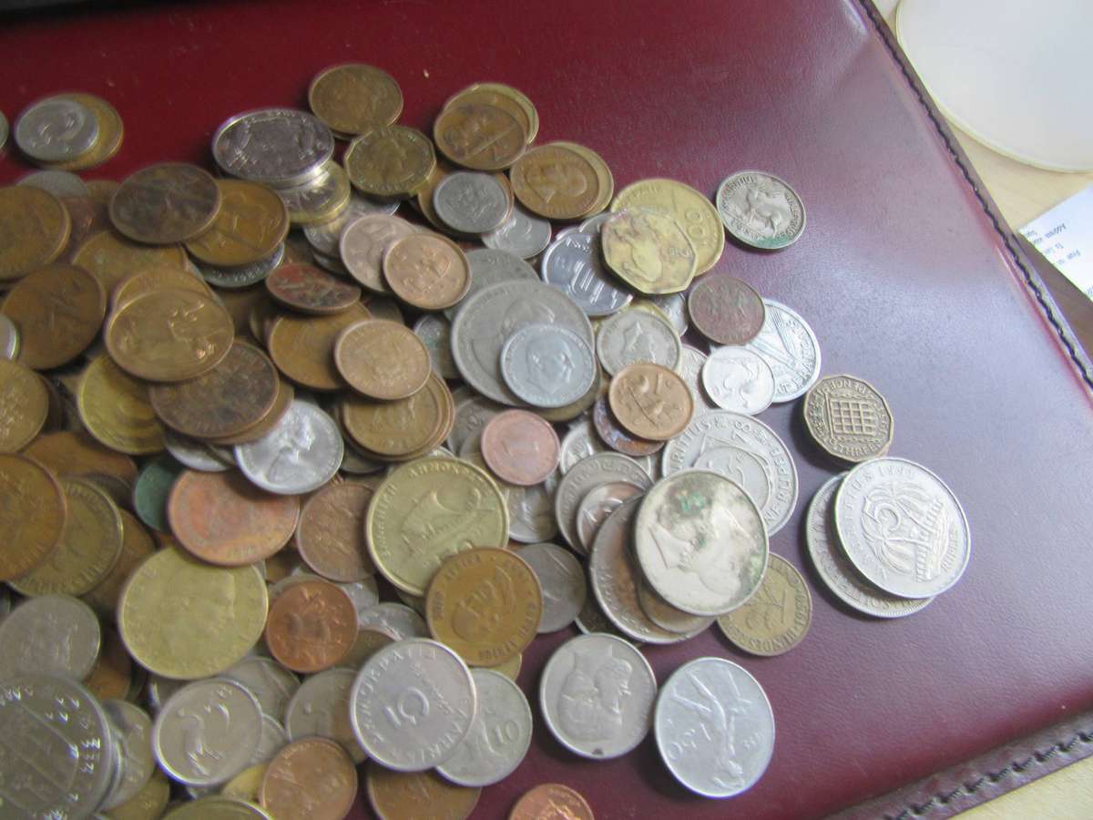 GOOD START FOR THE BEGINNER -500 INTERNATIONAL COINS INCL. RSA COINS - AS PR SCAN - BID PER COIN11