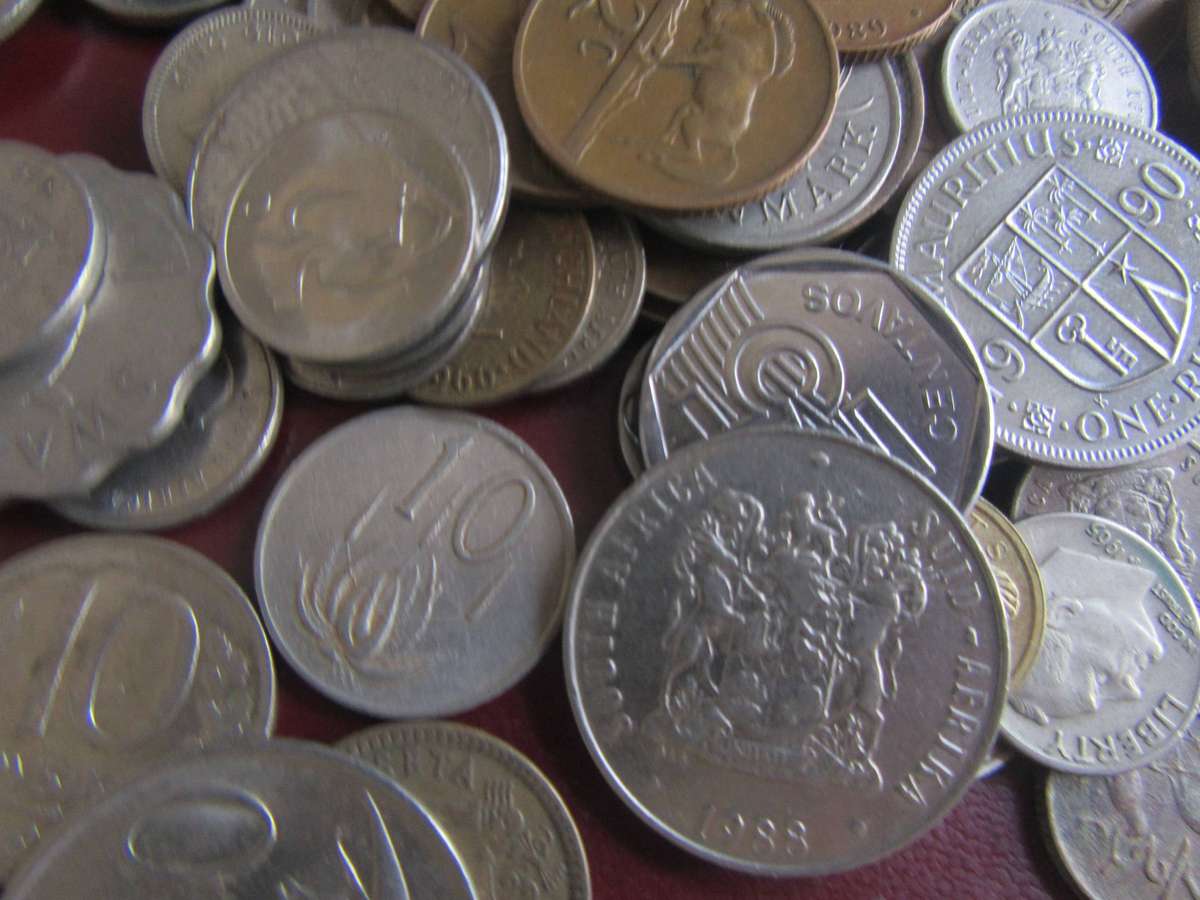 GOOD START FOR THE BEGINNER -500 INTERNATIONAL COINS INCL. RSA COINS - AS PR SCAN - BID PER COIN11