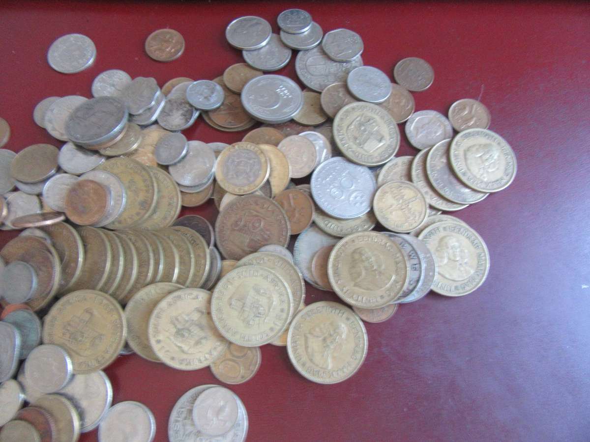 GOOD START FOR THE BEGINNER -217NTERNATIONAL COINS INCL.RSA COINS - BID PER COIN - LOT3