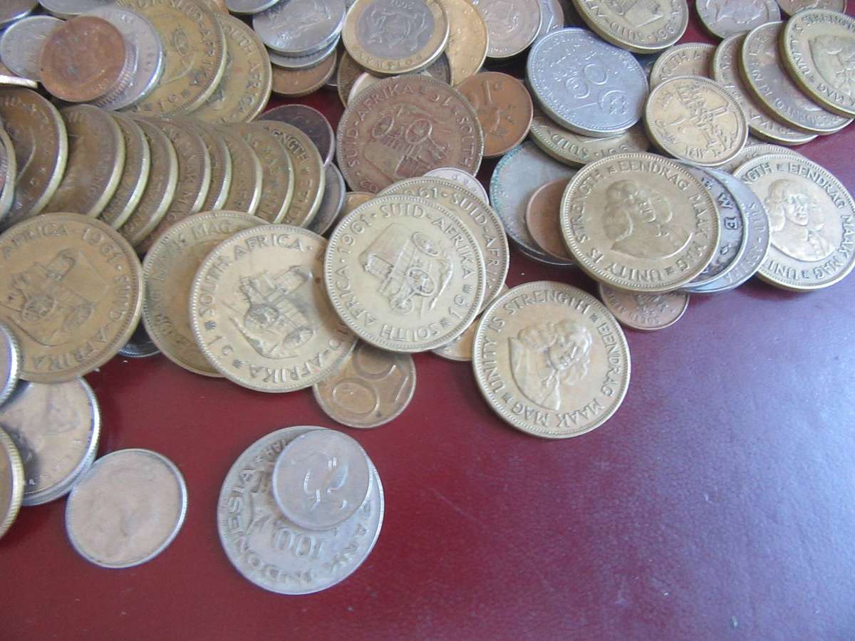 GOOD START FOR THE BEGINNER -217NTERNATIONAL COINS INCL.RSA COINS - BID PER COIN - LOT3