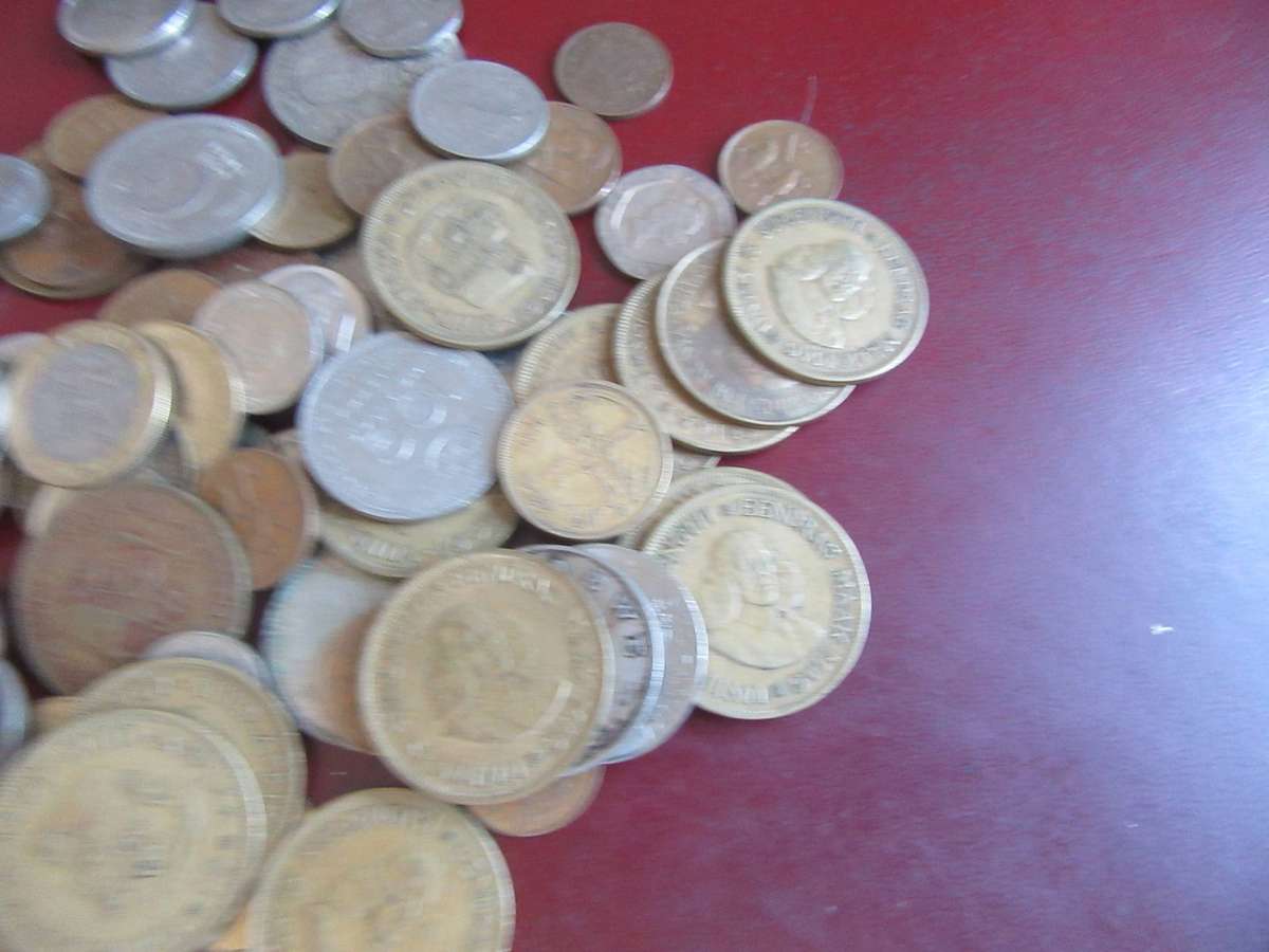 GOOD START FOR THE BEGINNER -217NTERNATIONAL COINS INCL.RSA COINS - BID PER COIN - LOT3