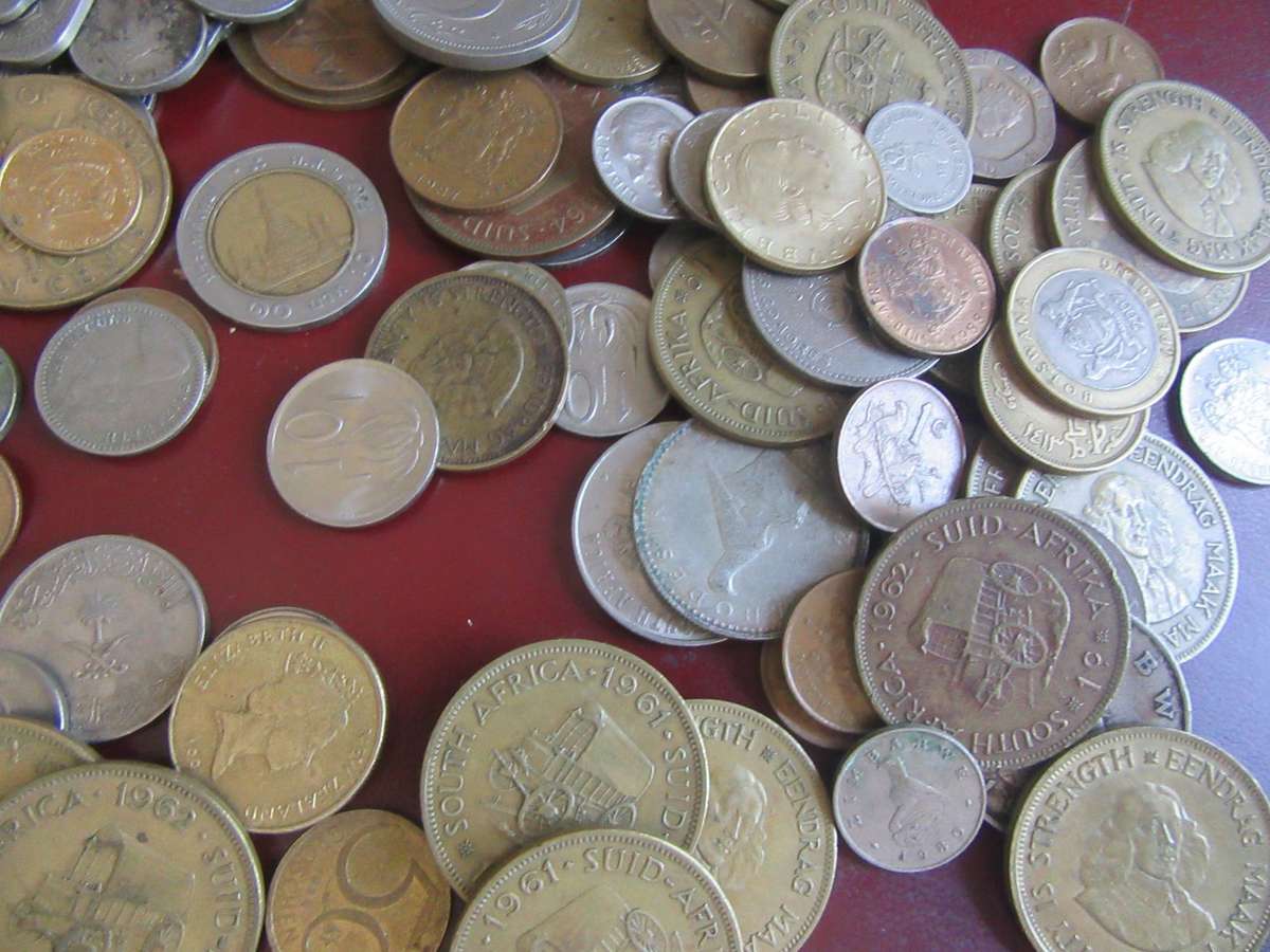 GOOD START FOR THE BEGINNER -217NTERNATIONAL COINS INCL.RSA COINS - BID PER COIN - LOT3