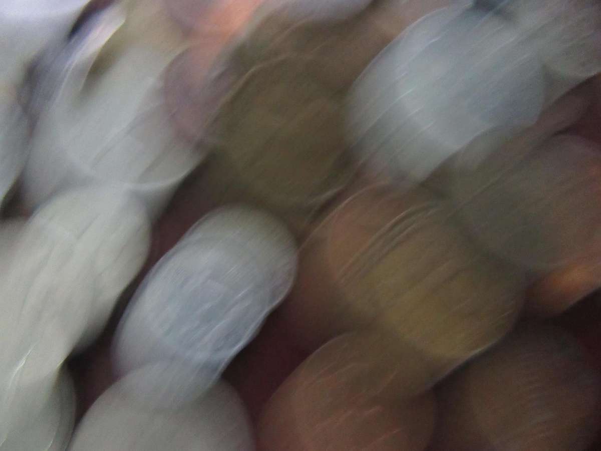 GOOD START FOR THE BEGINNER -95 WORLD COINS - AS PER SCAN BID PER COIN  - LOT5