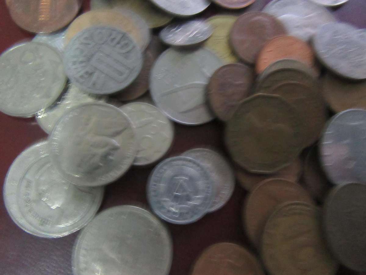 GOOD START FOR THE BEGINNER -95 WORLD COINS - AS PER SCAN BID PER COIN  - LOT5