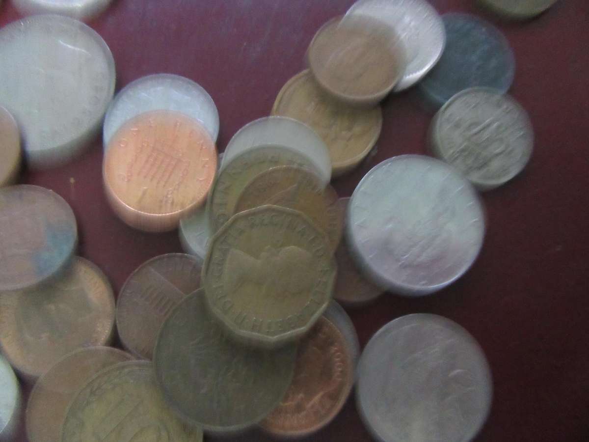 GOOD START FOR THE BEGINNER -95 WORLD COINS - AS PER SCAN BID PER COIN  - LOT5