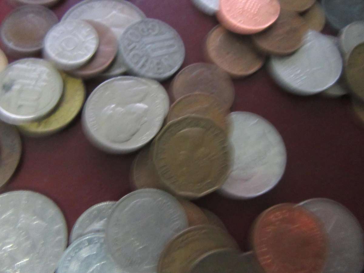 GOOD START FOR THE BEGINNER -95 WORLD COINS - AS PER SCAN BID PER COIN  - LOT5