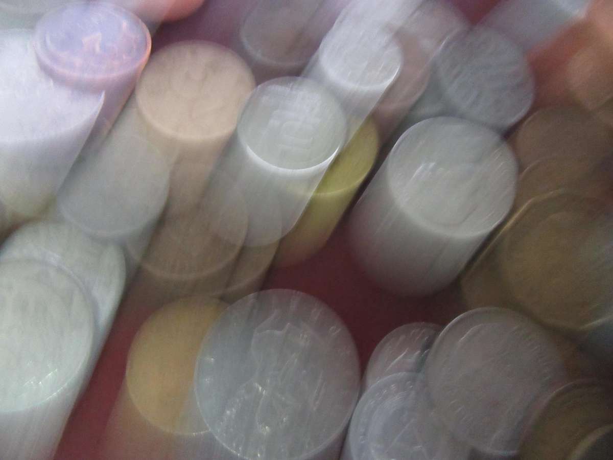 GOOD START FOR THE BEGINNER -95 WORLD COINS - AS PER SCAN BID PER COIN  - LOT5