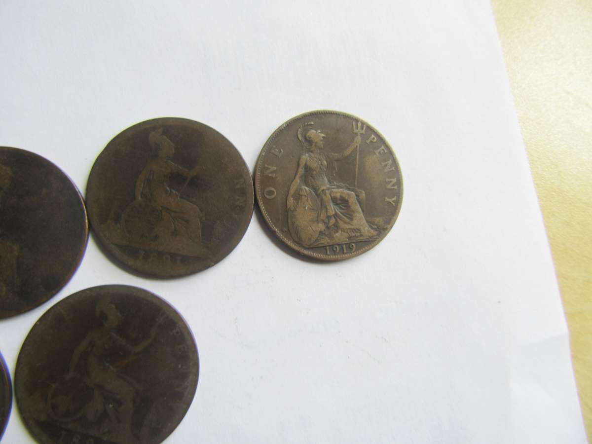 LOT OF 8 GREAT BRITAIN PENNIES - VARIOUS YEARS - - CO19