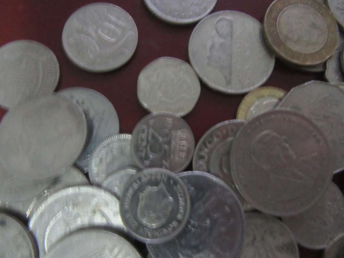 GOOD START FOR THE BEGINNER - 95 WORLD COINS - BID PER COIN AS PER SCAN - LOT23