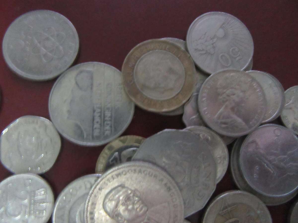 GOOD START FOR THE BEGINNER - 95 WORLD COINS - BID PER COIN AS PER SCAN - LOT23