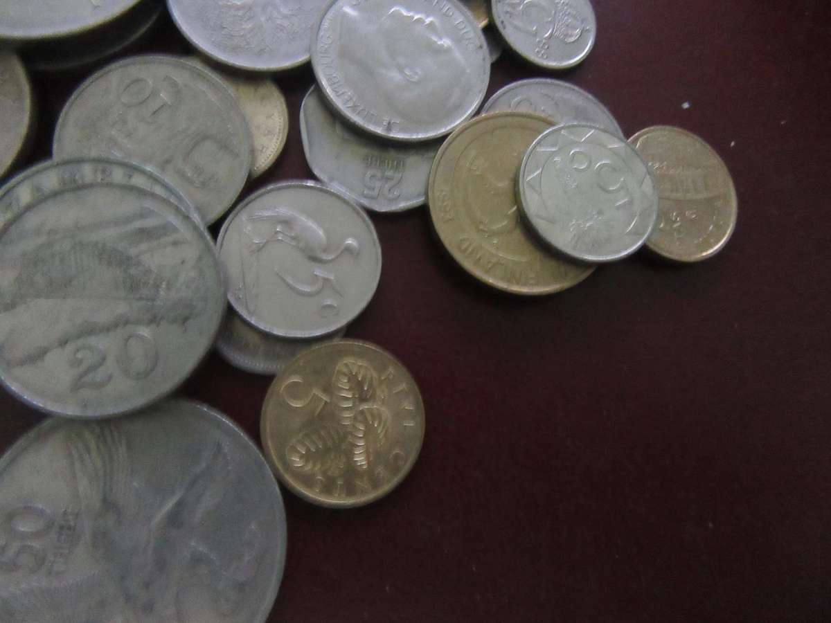 GOOD START FOR THE BEGINNER - 95 WORLD COINS - BID PER COIN AS PER SCAN - LOT23