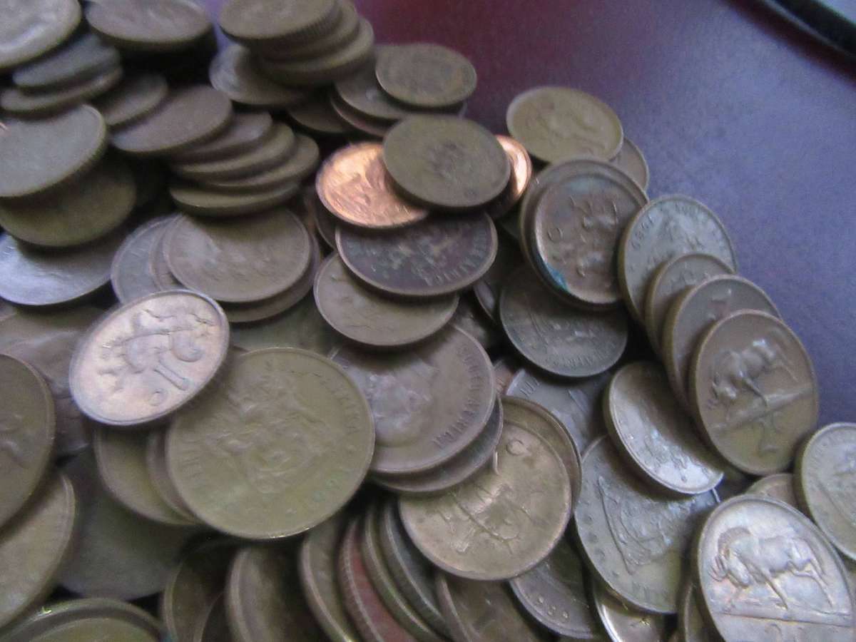 OVER 260 OLD RSA COPPER COINS - AS PER SCAN -LOT6 - BIDPER 5 COINS