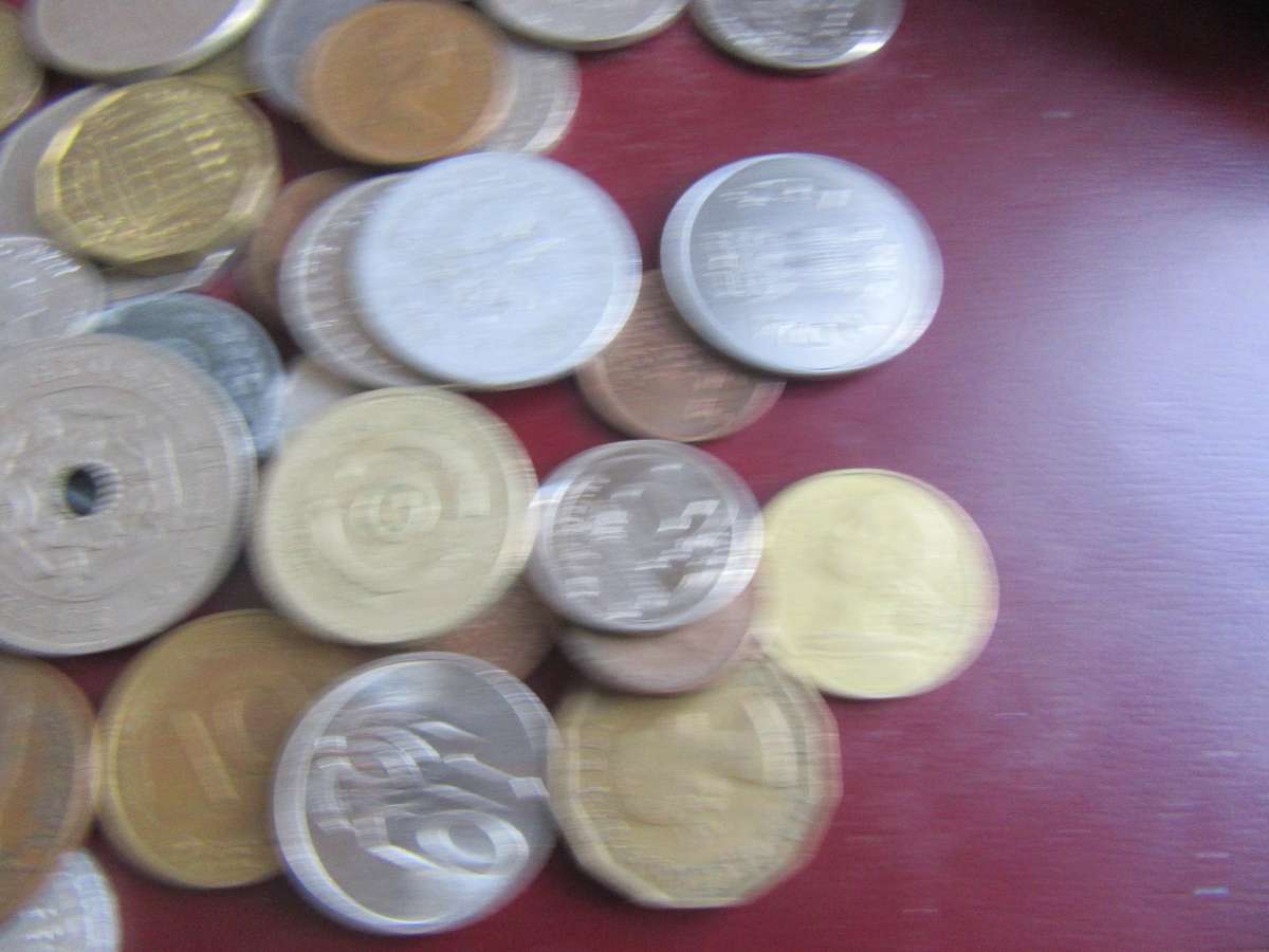 GOOD START FOR THE BEGINNER - 120 WORLD COINS INCL.RSA COINS - AS PER SCAN - BID PER COIN -LOT10