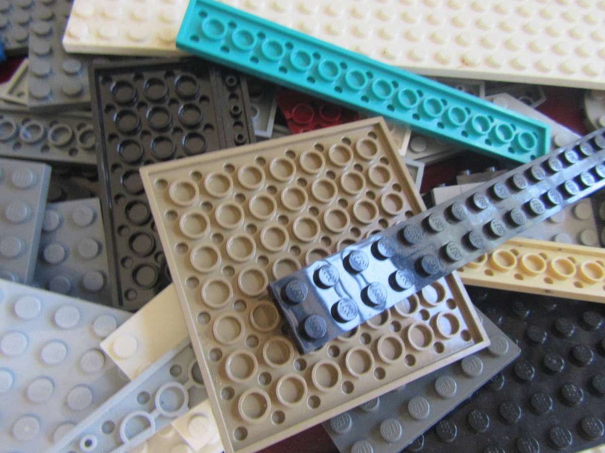 LEGO PLATES FROM PREVIOUSLY ASSEMBLED ITEM - ASPER SCAN - 330g - BID PER TWO GRAMS - LE1