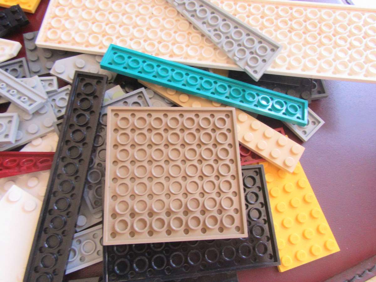LEGO PLATES FROM PREVIOUSLY ASSEMBLED ITEM - ASPER SCAN - 330g - BID PER TWO GRAMS - LE1
