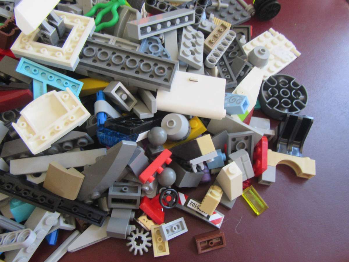 LEGO PIECESFROM PREVIOUSLY ASEMBLED ITEM - S PER SCAN- 460g -BID PER TWO GRAMS - LE2
