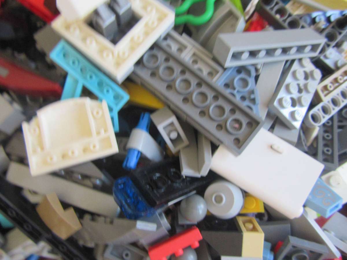 LEGO PIECESFROM PREVIOUSLY ASEMBLED ITEM - S PER SCAN- 460g -BID PER TWO GRAMS - LE2