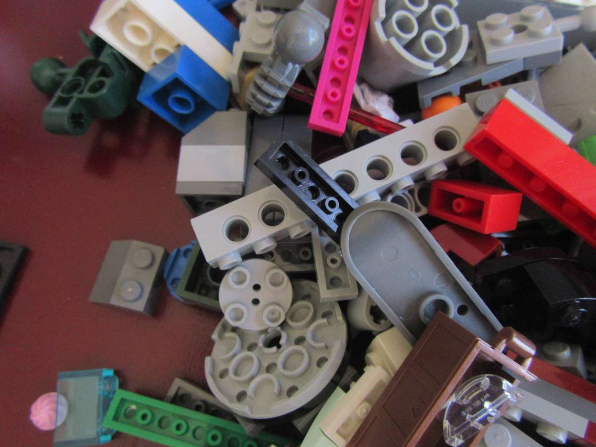 LEGO PIECESFROM PREVIOUSLY ASEMBLED ITEM - S PER SCAN- 460g -BID PER TWO GRAMS - LE2