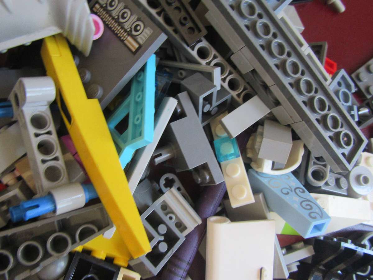 LEGO PIECESFROM PREVIOUSLY ASEMBLED ITEM - S PER SCAN- 460g -BID PER TWO GRAMS - LE2