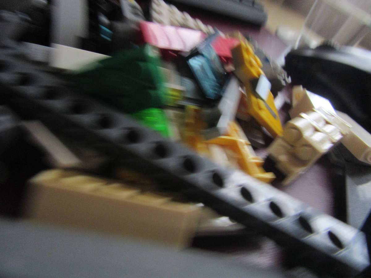 LEGO PARTS FROM PREVIOUSLY ASSEMBLED ITEMS- AS PER SCAN -200 g -BID PER TWO GRAMS - LE4