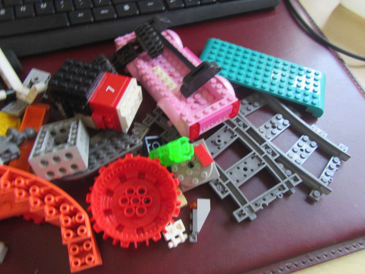 LEGO PIECES FROM PREVIOUSLY ASSEMBLED ITEMS - AS PER SCAN- 410 g - BID PER TWO GRAMS - LE6