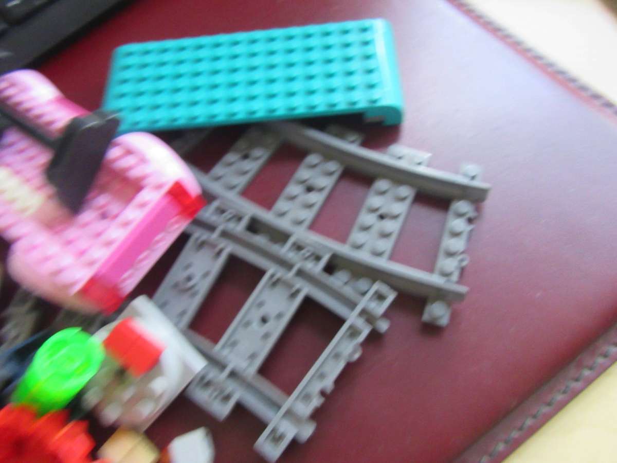 LEGO PIECES FROM PREVIOUSLY ASSEMBLED ITEMS - AS PER SCAN- 410 g - BID PER TWO GRAMS - LE6