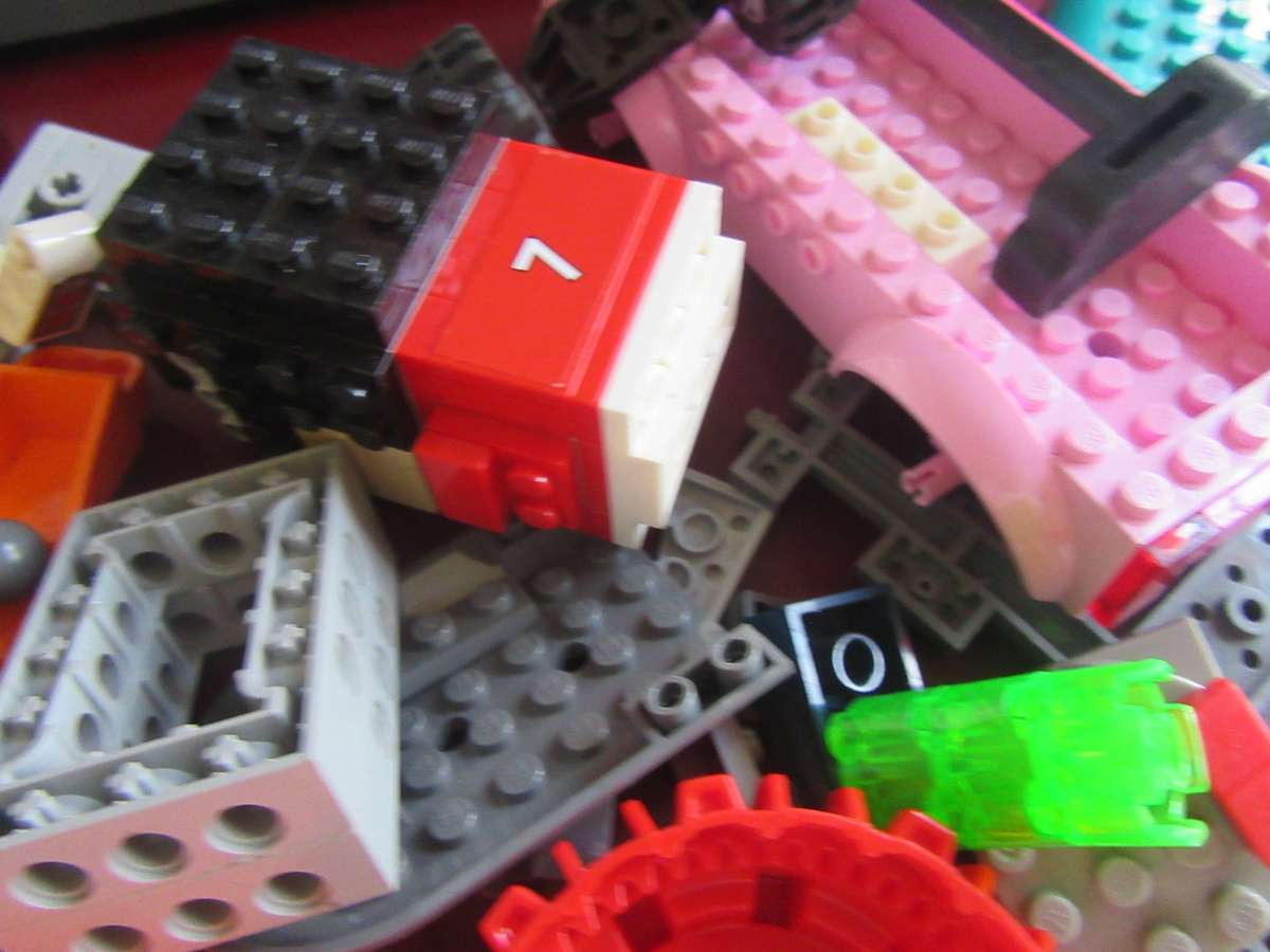 LEGO PIECES FROM PREVIOUSLY ASSEMBLED ITEMS - AS PER SCAN- 410 g - BID PER TWO GRAMS - LE6