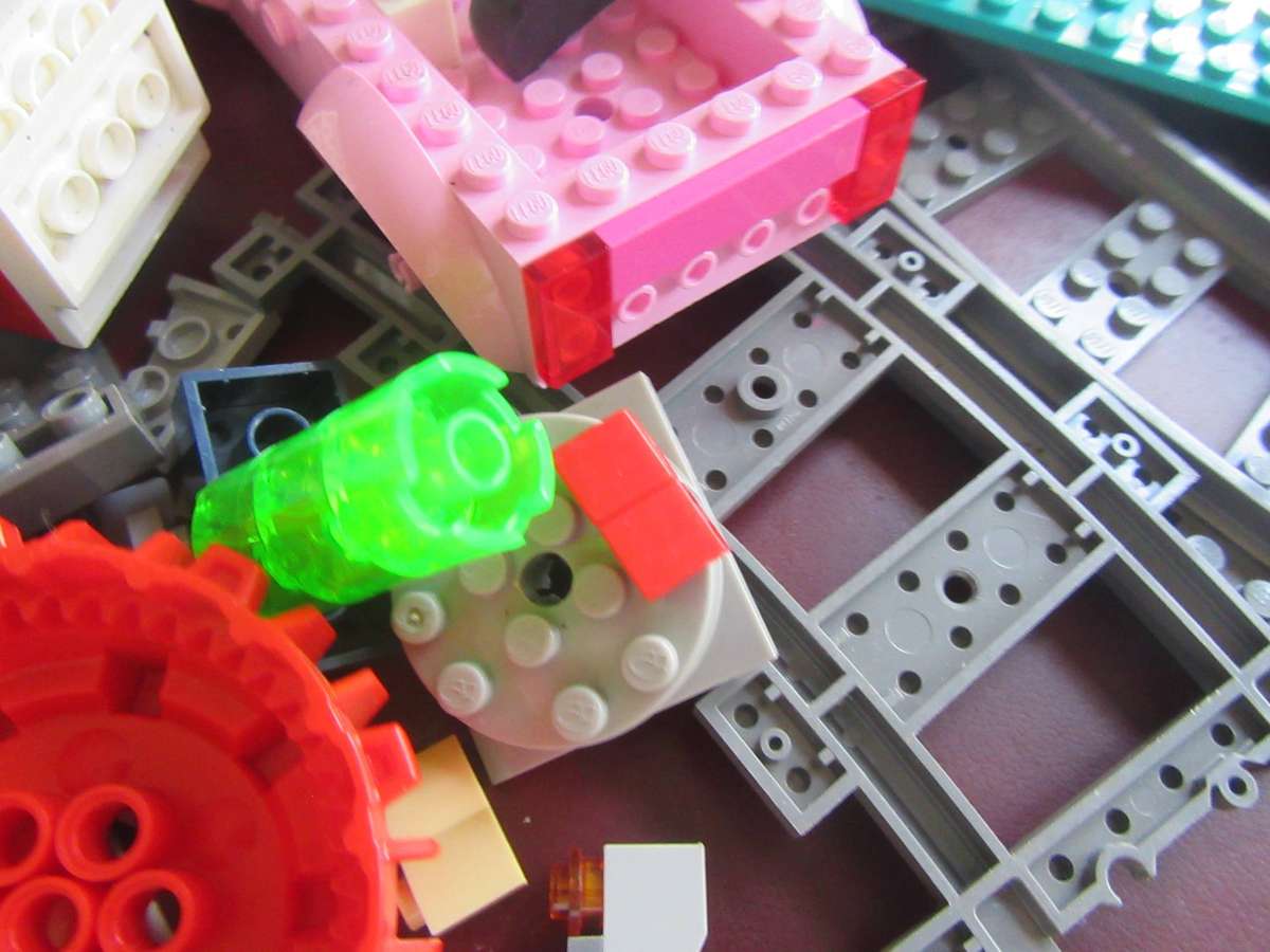 LEGO PIECES FROM PREVIOUSLY ASSEMBLED ITEMS - AS PER SCAN- 410 g - BID PER TWO GRAMS - LE6