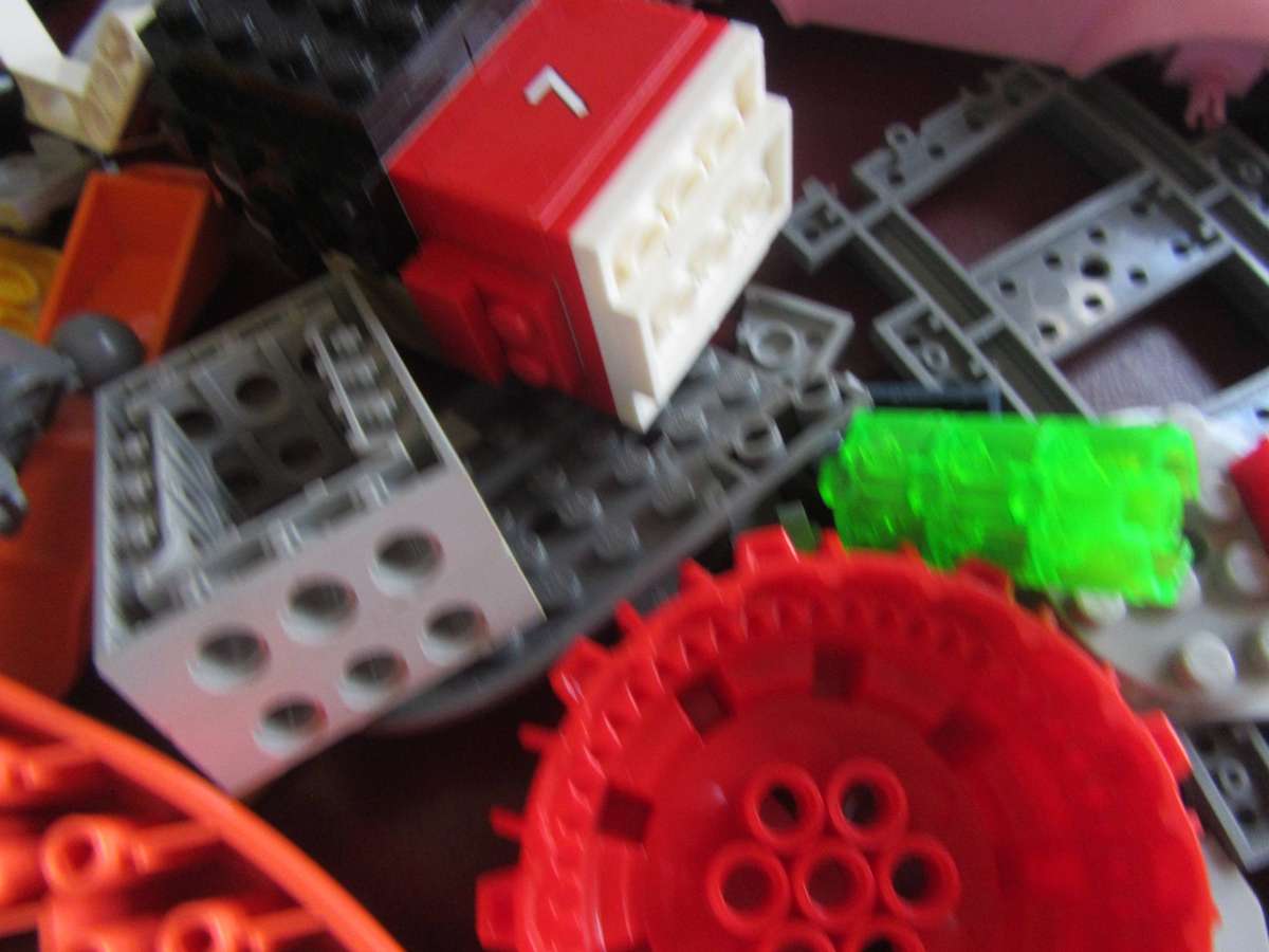 LEGO PIECES FROM PREVIOUSLY ASSEMBLED ITEMS - AS PER SCAN- 410 g - BID PER TWO GRAMS - LE6