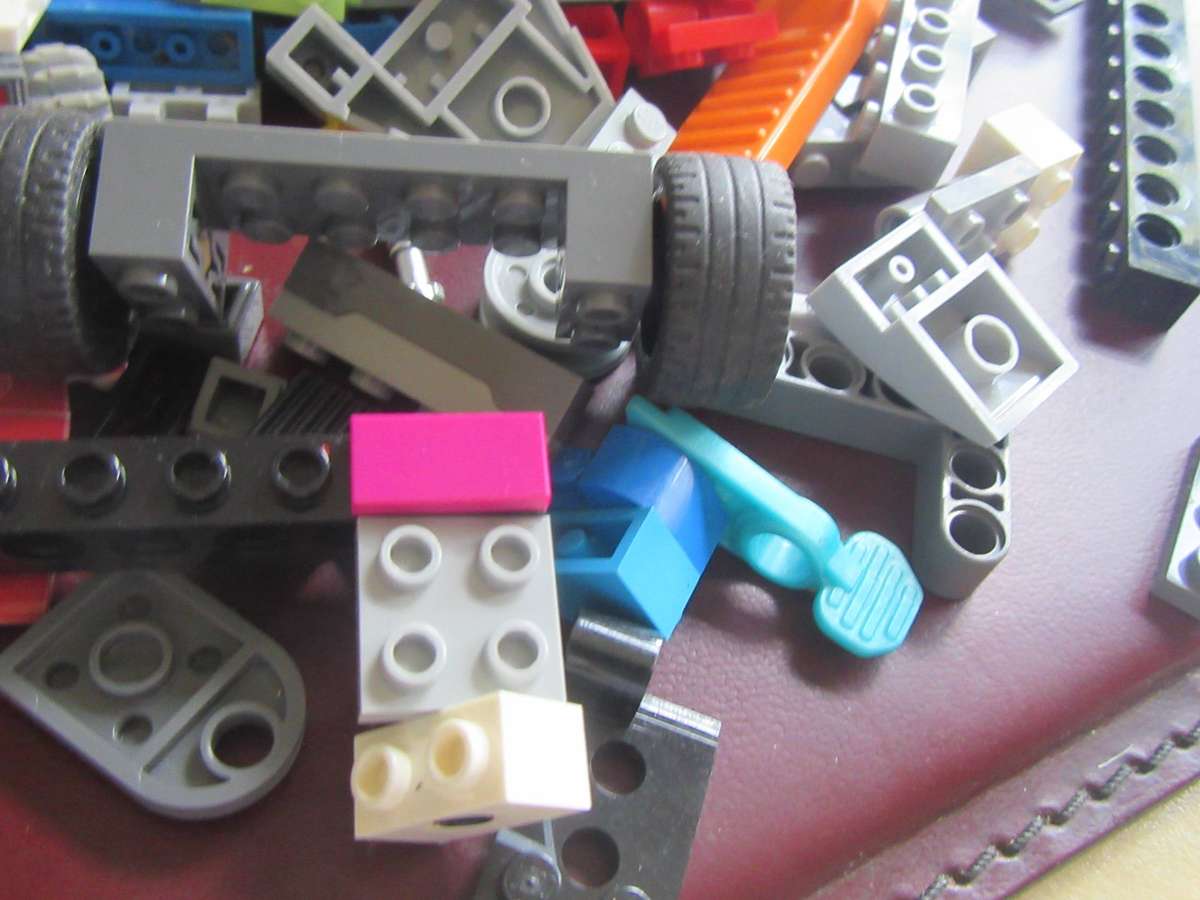 LEGO PIECES FROM PREVIOUSLY ASSEMBLED ITEMS - ASPERSCAN -240 g - BID PER TWO GRAMS - LE7