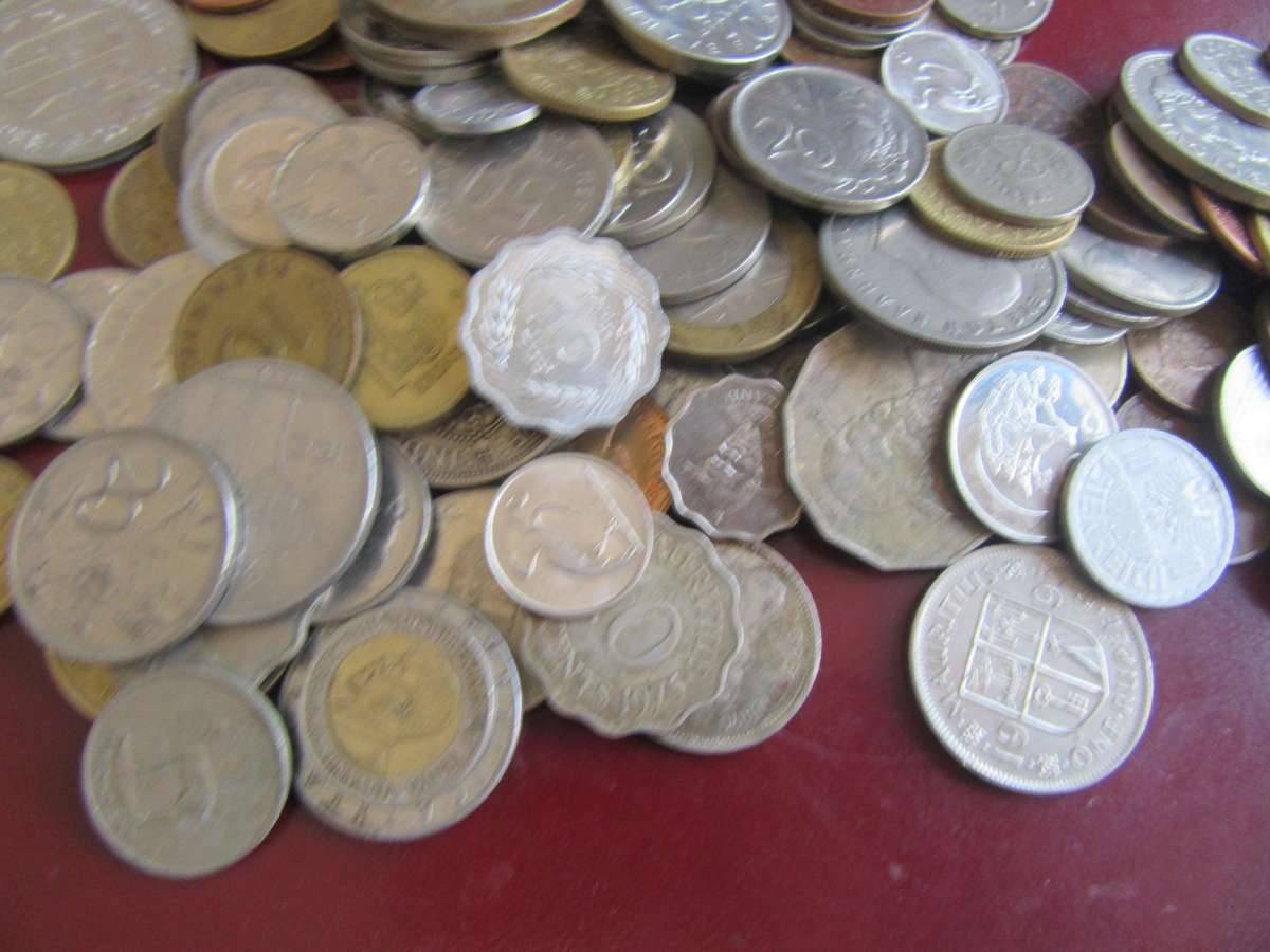 GOOD START FOR THE BEGINNER - 120 WORLD COINS INCL. RSA COINS - AS PER SCAN - LOT 33