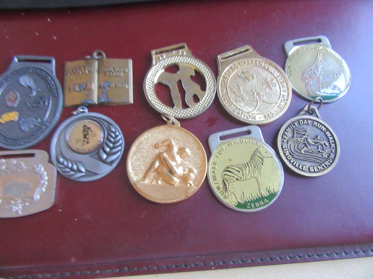 TEN VARIOUS MEDALS - AS PER SCAN - M5