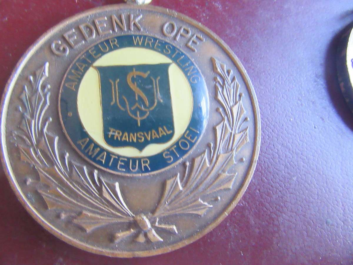 TEN VARIOUS MEDALS - AS PER SCAN - BID PER ITEM - M6