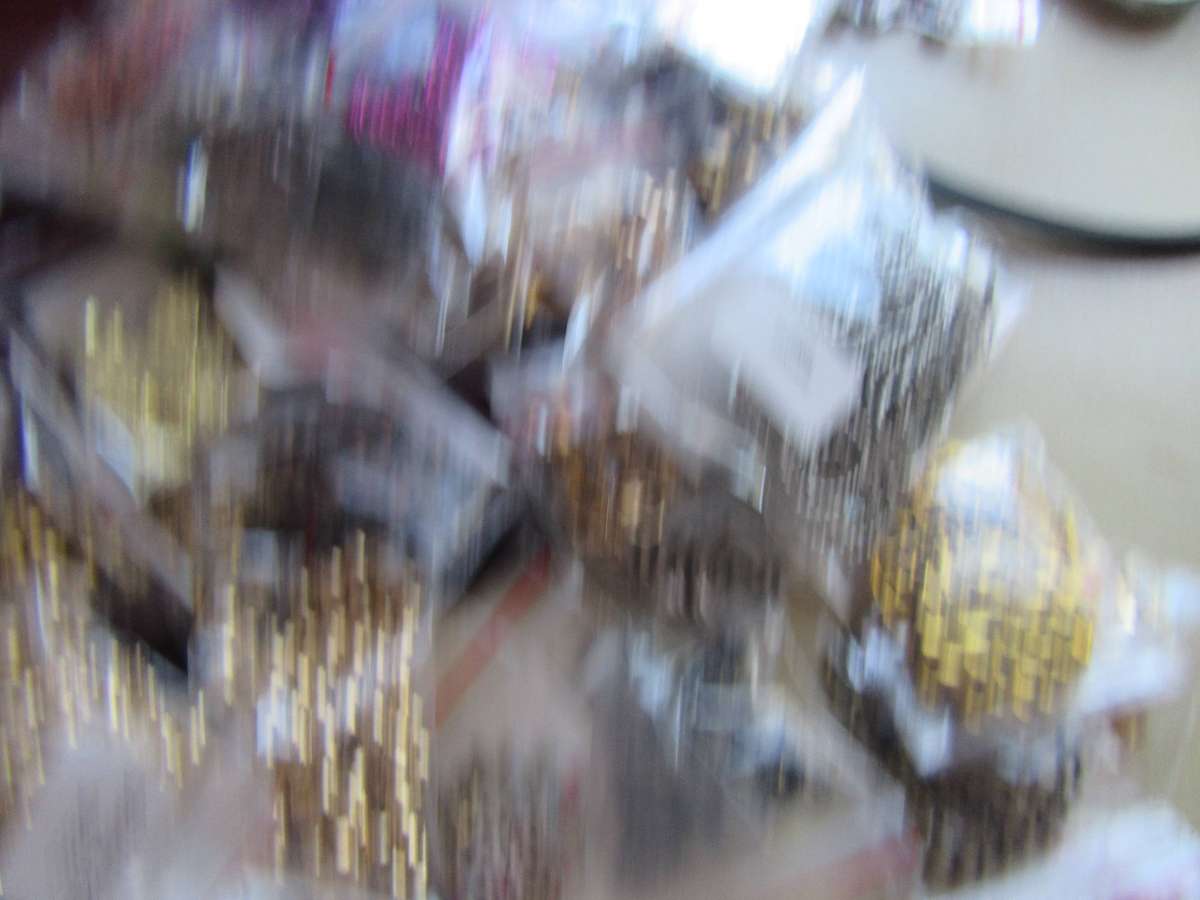 550g of beads and assorted items